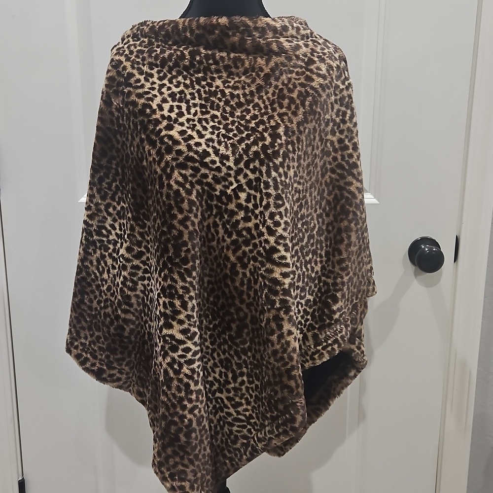 Madison 88 Women’s Soft Cozy Animal Print Poncho Sweater OS